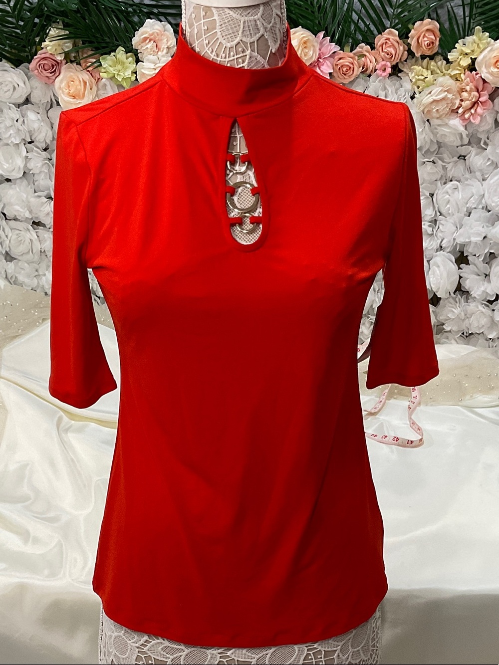 Thalia Sodi Red Mock-Neck Keyhole Top